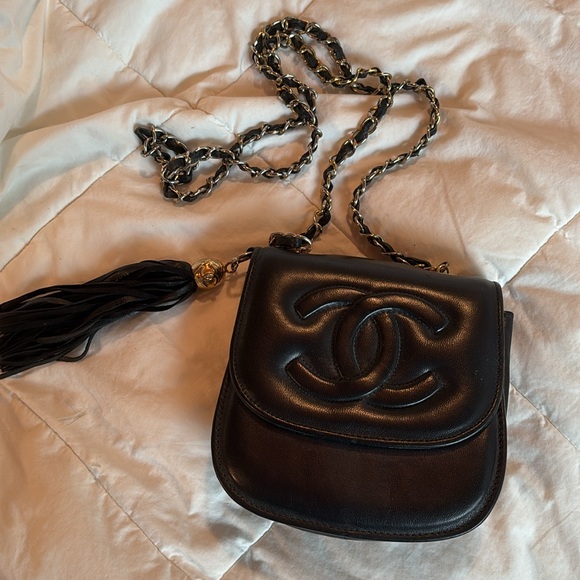 Vintage Chanel Crossbody Bag - Picture 2 of 12